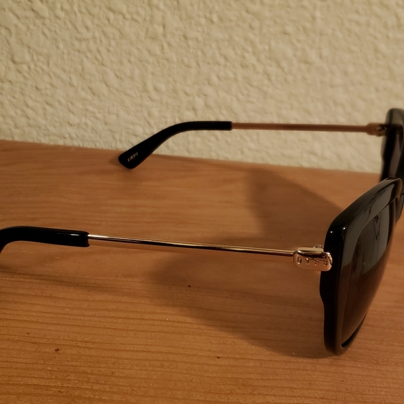 NEW - DIFF sunglasses (Avery)